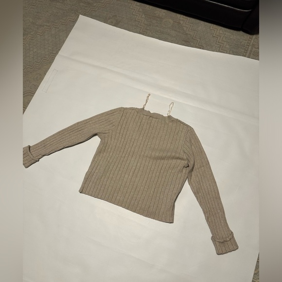 POOF APPAREL SOFT AND STRETCHY WOMEN V-NECK SWEATER SIZE M IN EXCELLENTCONDITION - Picture 2 of 11